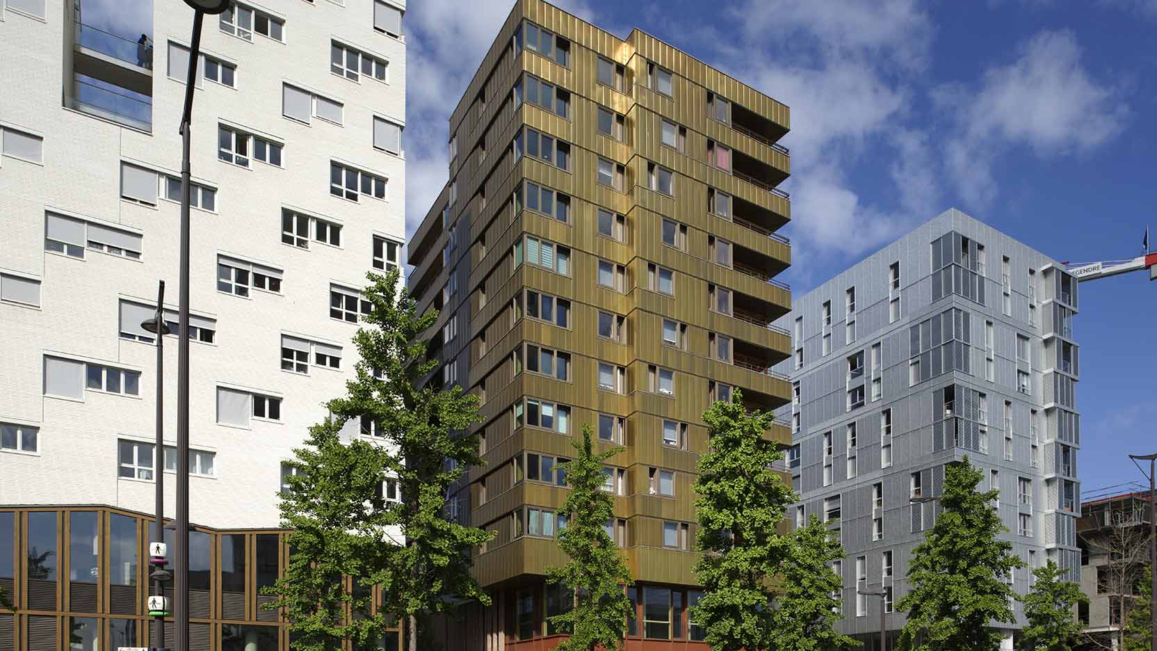 Bois et Béton, la Tour Or-Bronze ne passe pas inaperçue à Paris