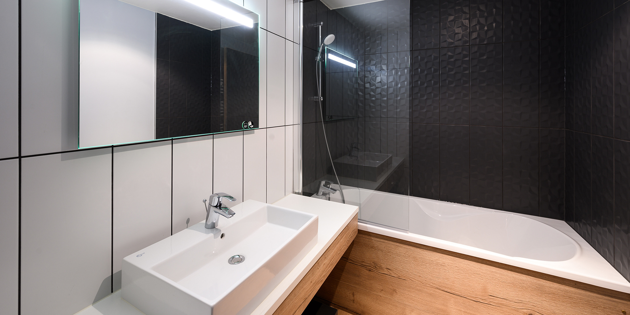 Ossabois, entreprise de construction bois France, propose une offre de modules sanitaires hors-site prêts à l’emploi pour les bâtiments tertiaires.