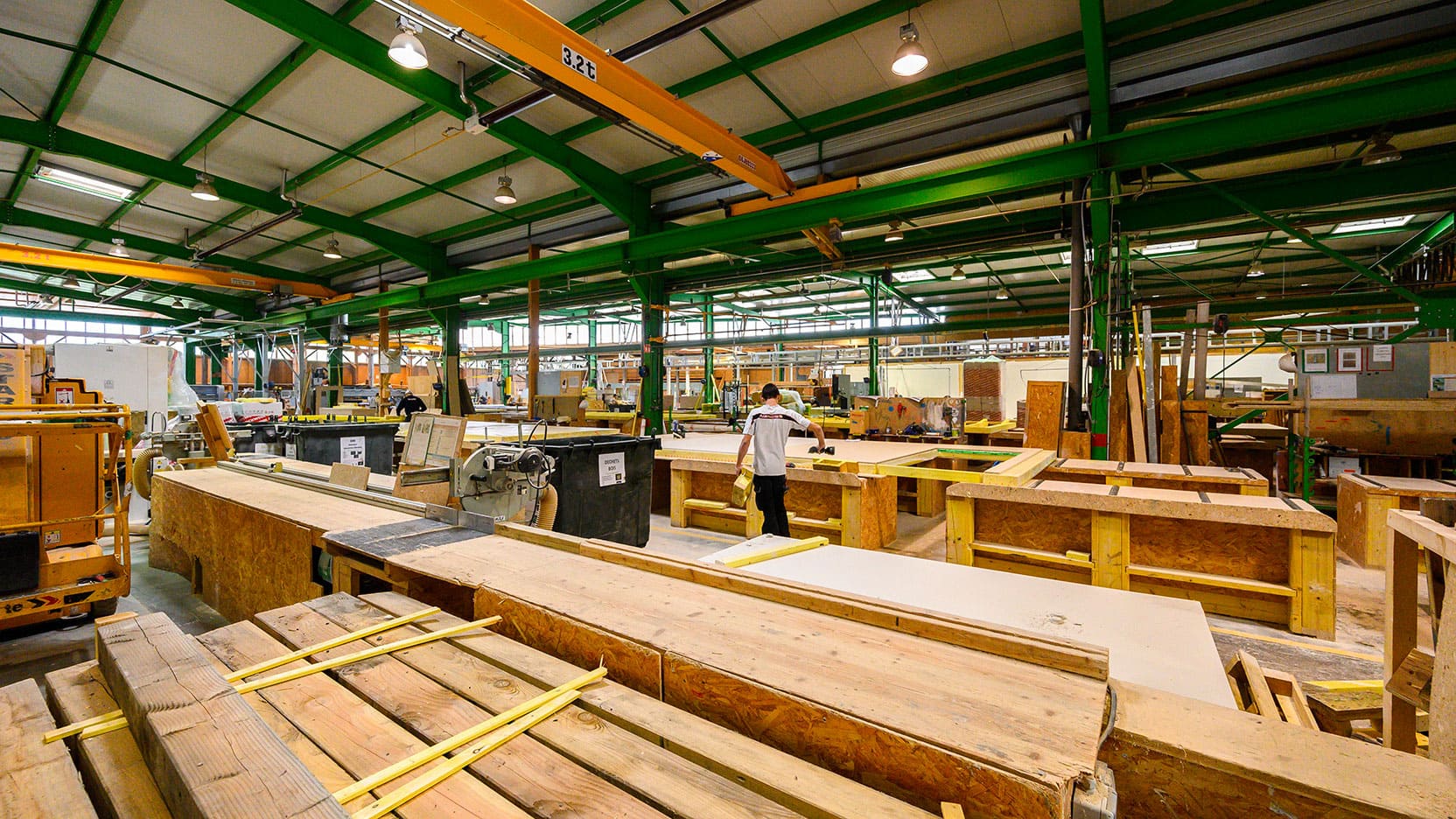Découvrez Ossabois, entreprise spécialiste de la construction bois et leader de la construction hors-site de bâtiments en bois en France.