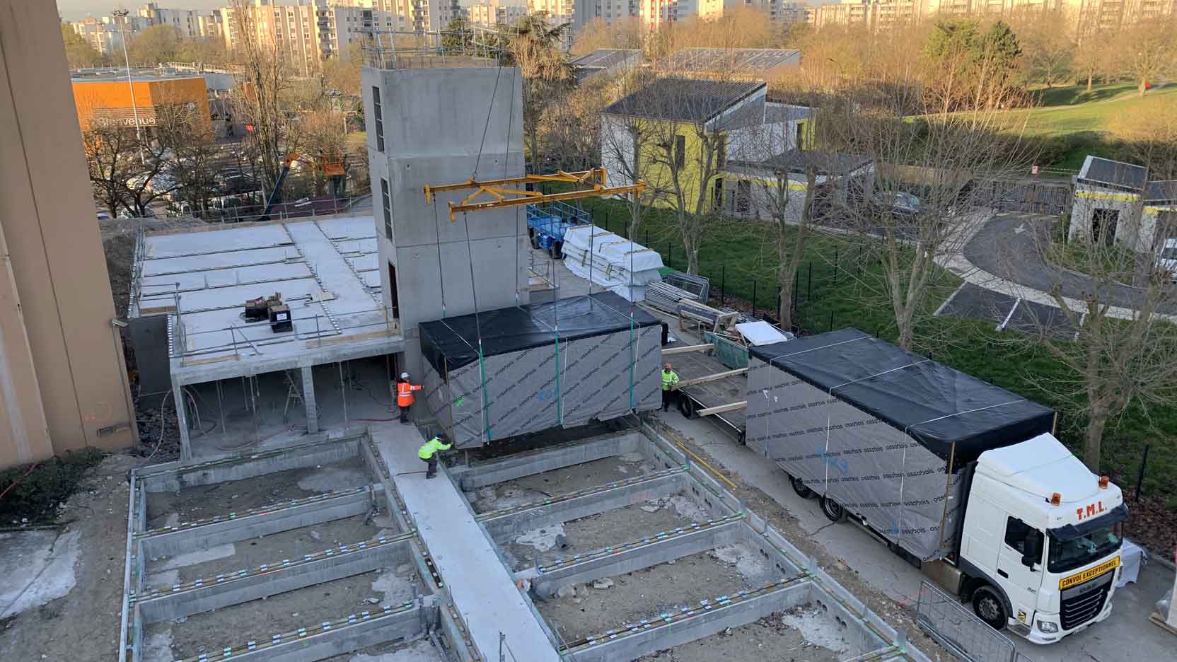 Le premier logement modulaire bois est arrivé sur le chantier de la résidence Saint-Exupéry à Sartrouville