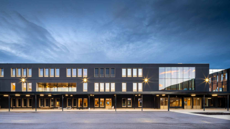 Collège en modulaire bois dans le quartier Revaison à Saint-Priest
