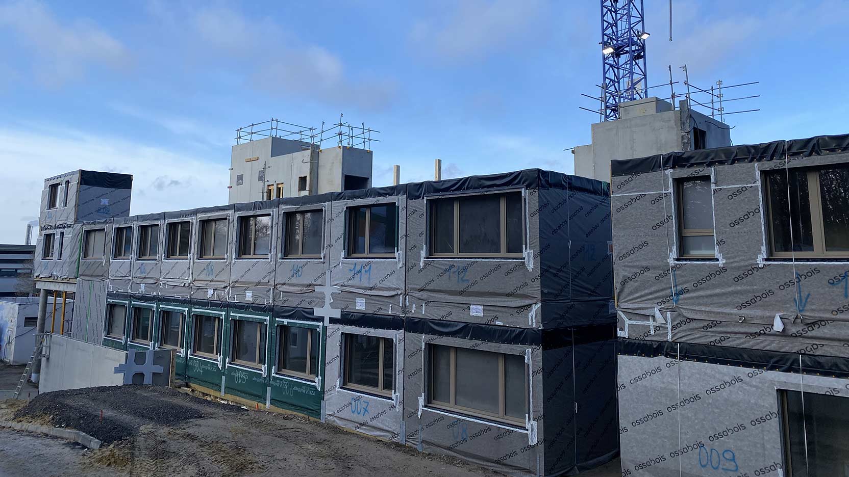 Les premiers modules bois de l’internat du Lycée Uruguay à Avon près de Fontainebleau sont arrivés !