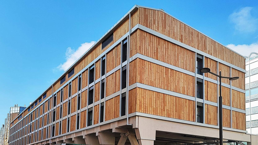 Livraison du bâtiment provisoire en bois pour la Sûreté publique de la principauté de Monaco